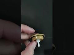 Appareil de traitement de la mousse capillaire, soupape de pulvérisation de la mousse capillaire, produit de coiffure