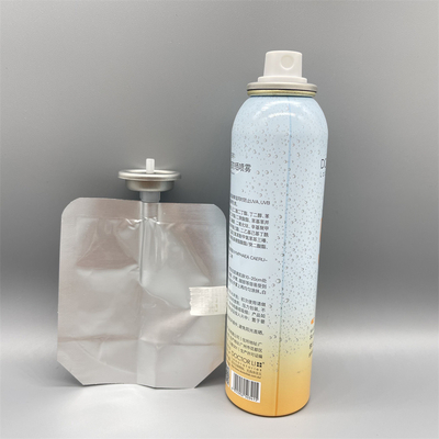 Un sac sur une bouteille de soupape. Une bouteille de liquide à haute performance.