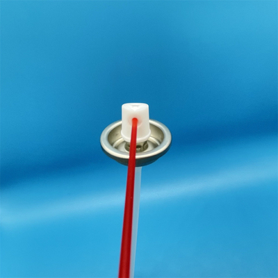 Prolongateur flexible WD-40 pour valve lubrifiante, pour les composants difficiles d'accès et les espaces confinés, avec tête articulée.