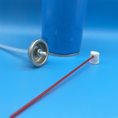 Valve de transfert de lubrifiant WD-40 pratique pour les huiliers rechargeables et les conteneurs en vrac avec commande manuelle.