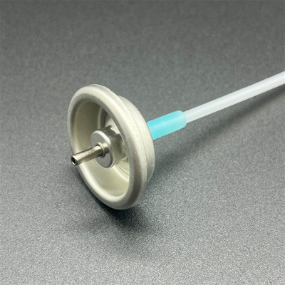 Une soupape de mesure d'un pouce de métal. Contrôle de débit de précision pour les applications industrielles.