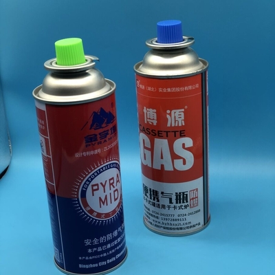 Une bouteille de butane portable pour cuisiner à l'extérieur