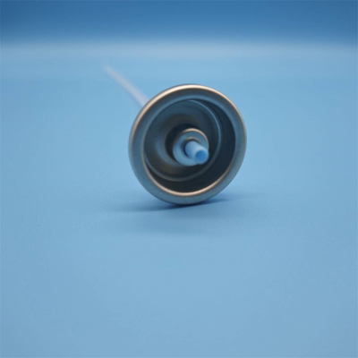 Valve à aérosol à pulvérisation en poudre à usage cosmétique et industriel