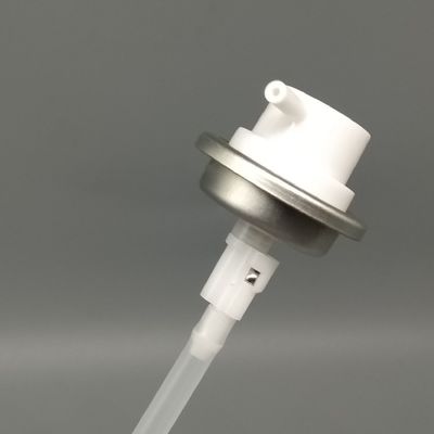 Valve aérosol multidirectionnelle pour utilisation tête en bas et latérale