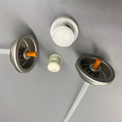 Valve de pulvérisation de colle pour cheveux en aérosol avec technologie de distribution uniforme