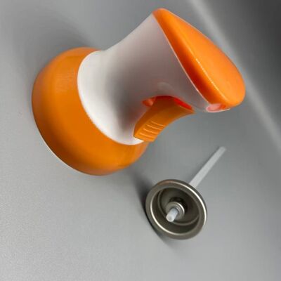 Valve de pulvérisation de désodorisant avec mécanisme de distribution de parfum à actionnement en douceur